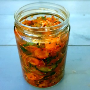 Mise en pot du kimchi de concombre